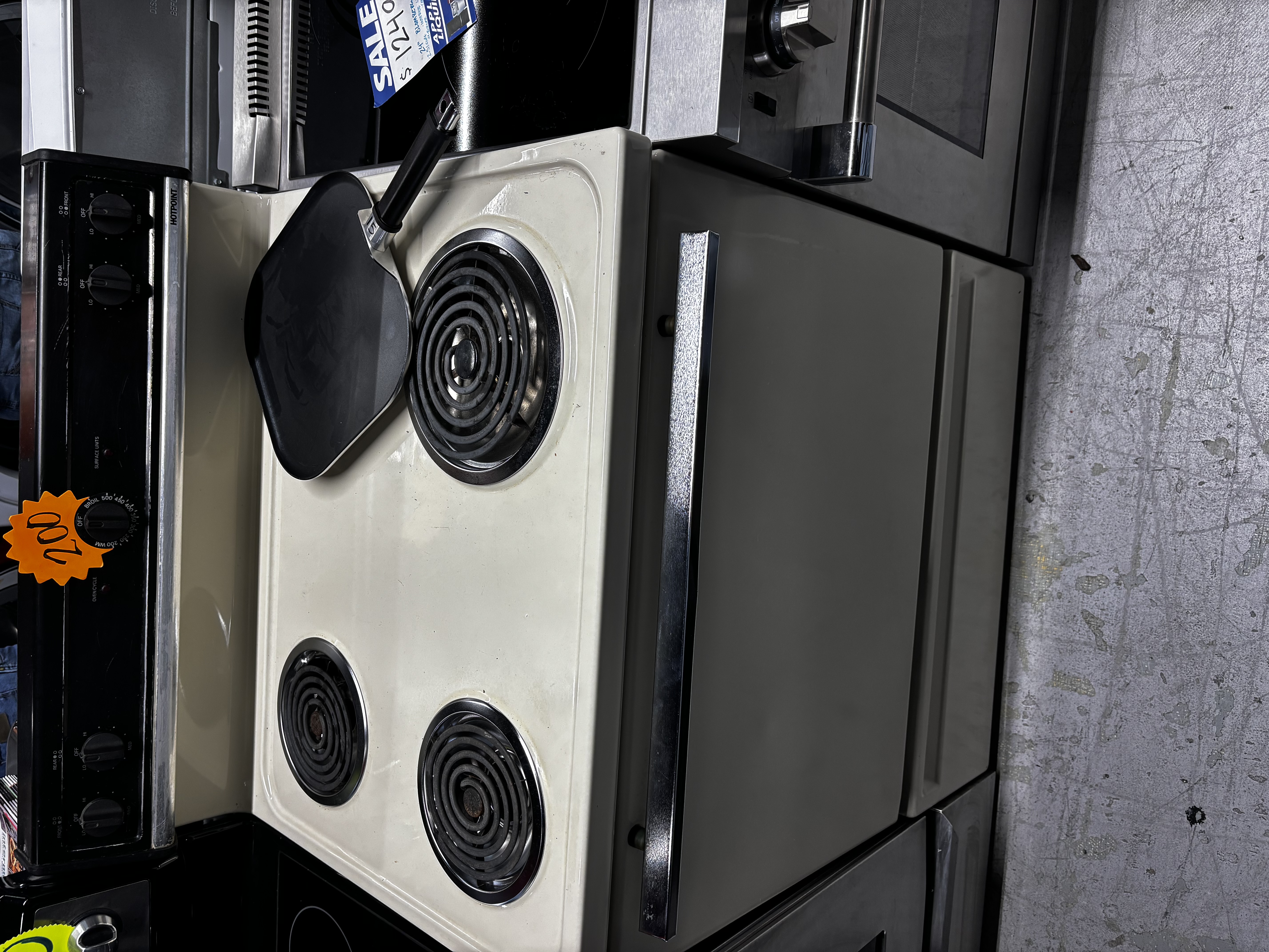 White Coil-Top Range