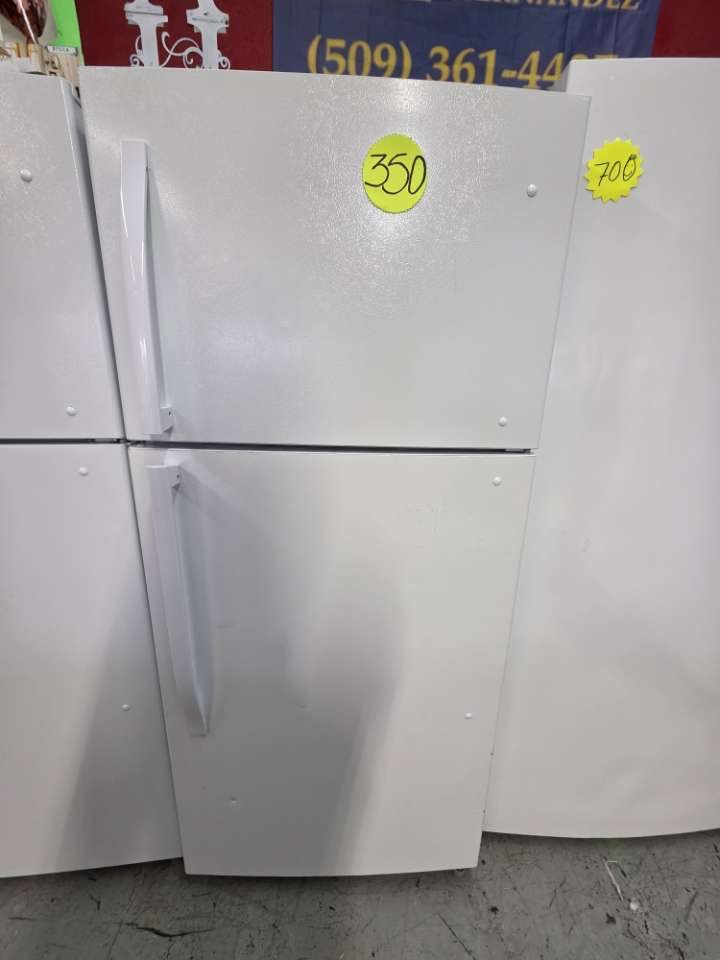 White Top-Freezer Refrigerator