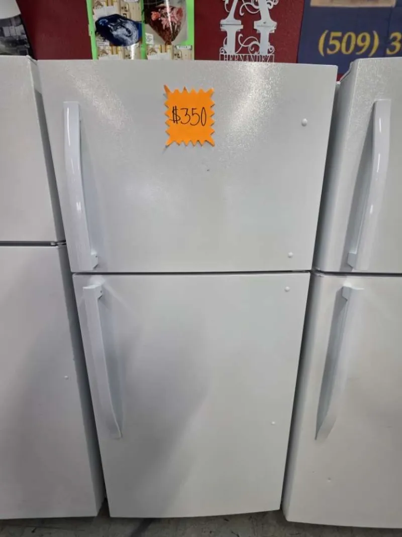 White Top-Freezer Refrigerator